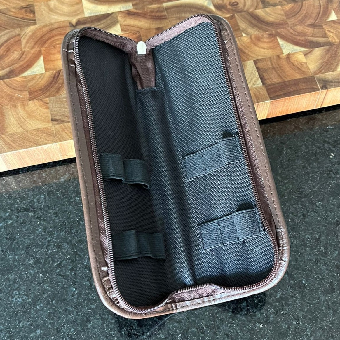 Estuche emplatado cuero vegano