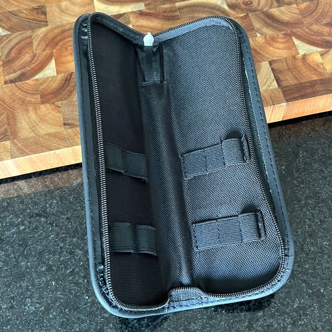 Estuche emplatado cuero vegano